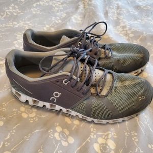 On Mens sneakers size 8, grey and green